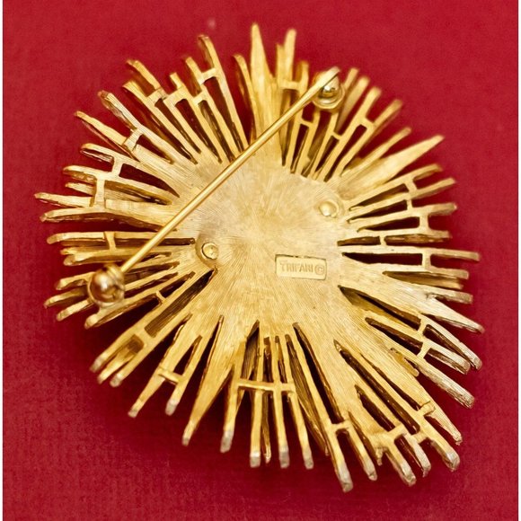 Vintage Intricate Exploding Star Brooch by Crown Trifari - F48 - Picture 3 of 4